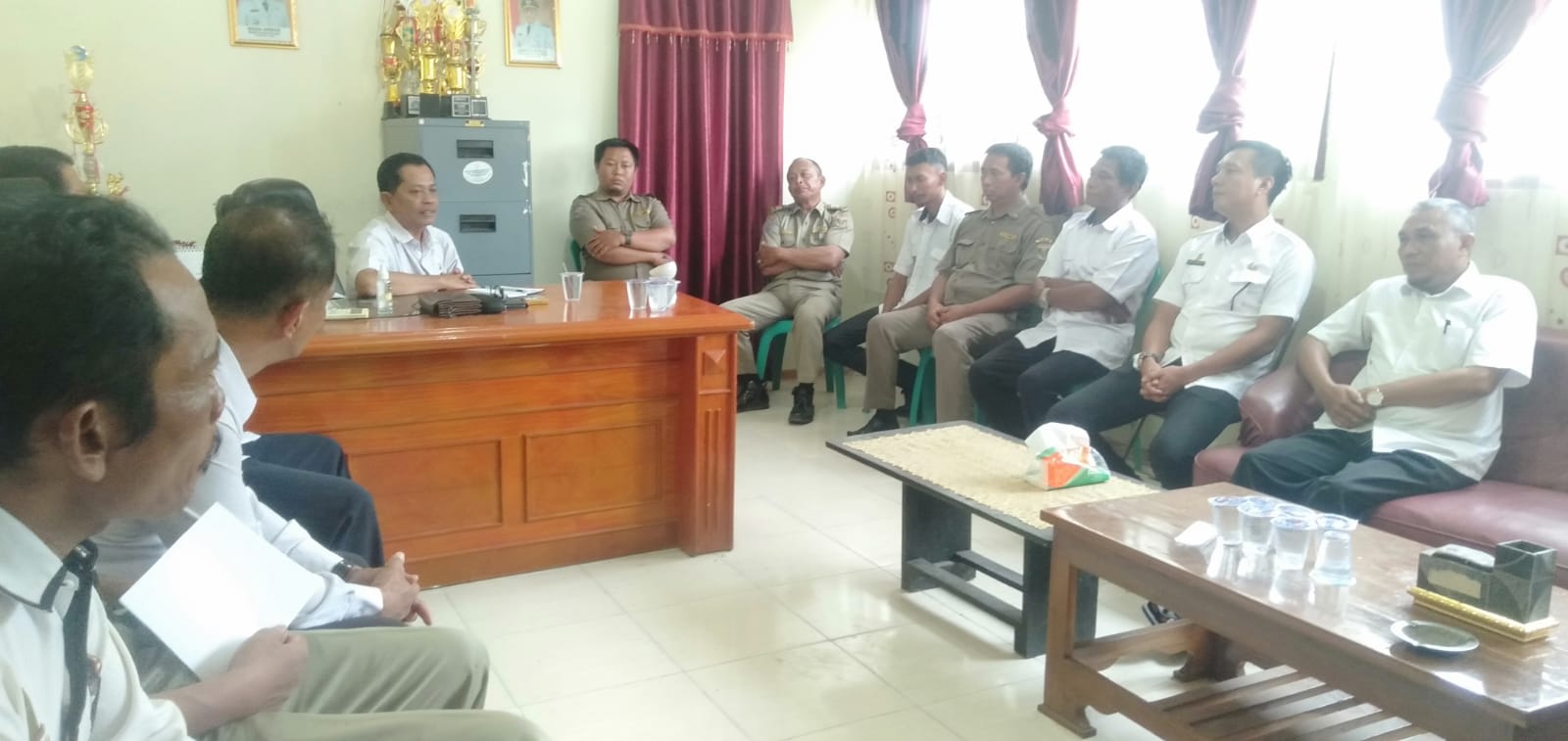 Rapat Stah PERDANA Dalam Kepemimpinan Camat Baru Bpk Drs.MUHAMMAD ALMISAN,M.M